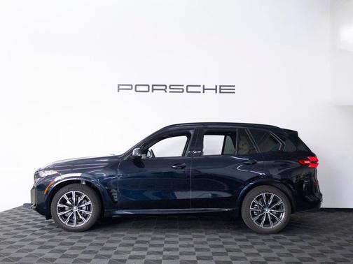 Carbon Black Metallic 2024 BMW X5 xDrive40i