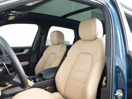 Montego Blue Metallic 2026 Porsche Cayenne Base