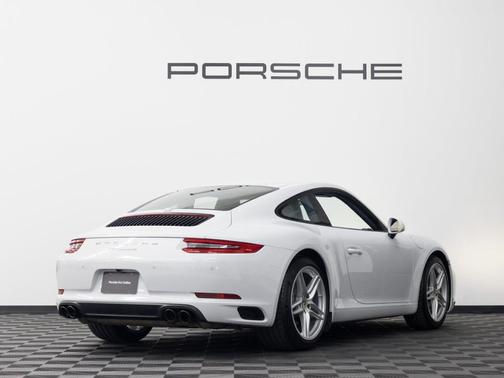 2018 Porsche 911 Carrera