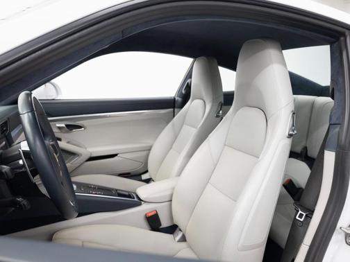 2018 Porsche 911 Carrera