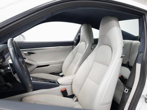 2018 Porsche 911 Carrera