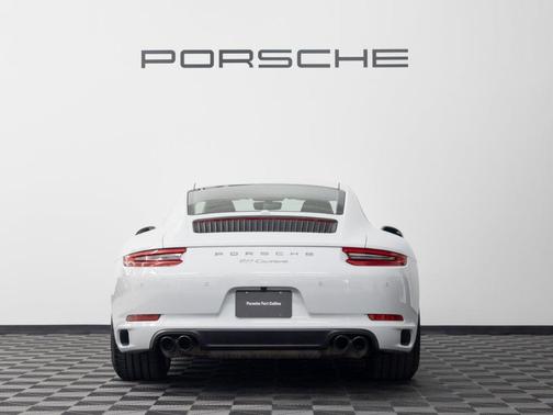 2018 Porsche 911 Carrera