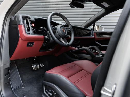 Chalk 2026 Porsche Cayenne GTS