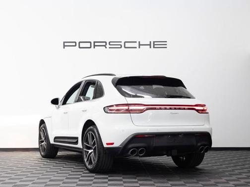 2025 Porsche Macan Base