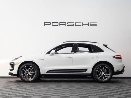 2025 Porsche Macan Base