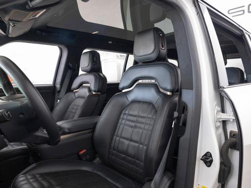 Glacier White 2025 Rivian R1S ASCEND TRI MOTOR MAX