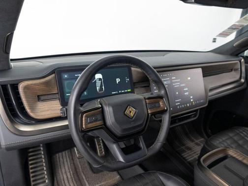 Glacier White 2025 Rivian R1S ASCEND TRI MOTOR MAX