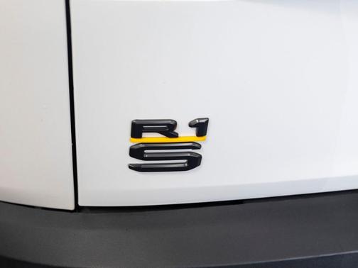 Glacier White 2025 Rivian R1S ASCEND TRI MOTOR MAX