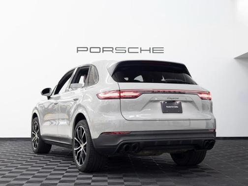 2023 Porsche Cayenne Base