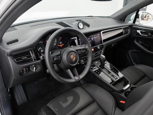 2025 Porsche Macan S