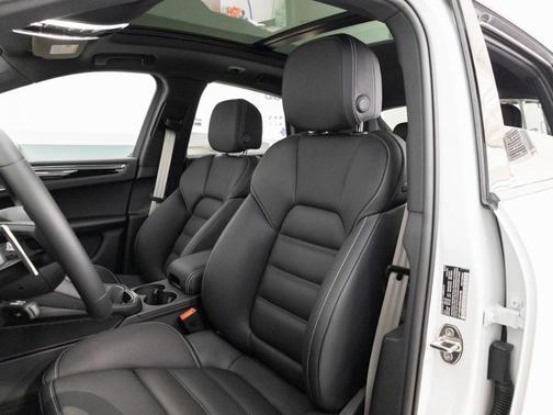 2025 Porsche Macan S