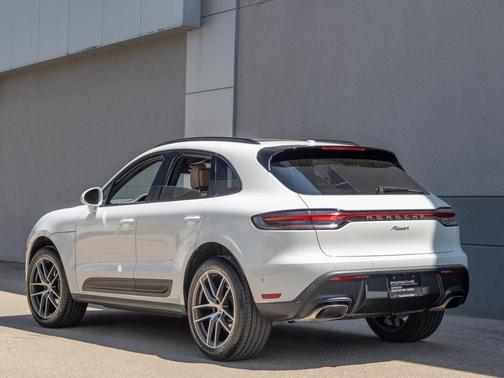 2025 Porsche Macan Base