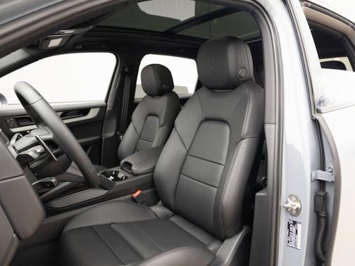 2025 Porsche Cayenne Base