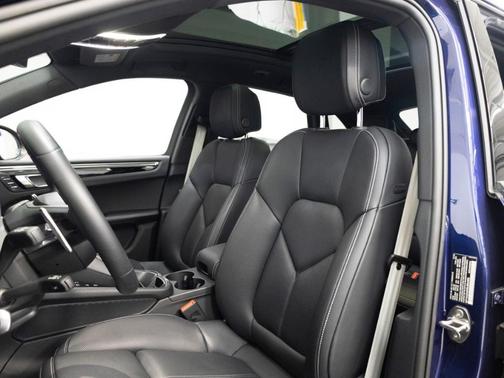 2025 Porsche Macan T