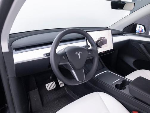 Black 2023 Tesla Model Y Performance