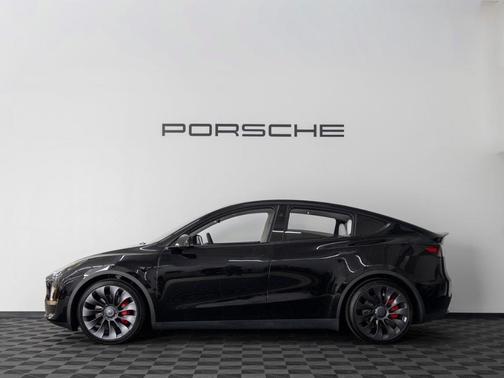 Black 2023 Tesla Model Y Performance