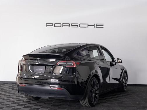 Black 2023 Tesla Model Y Performance