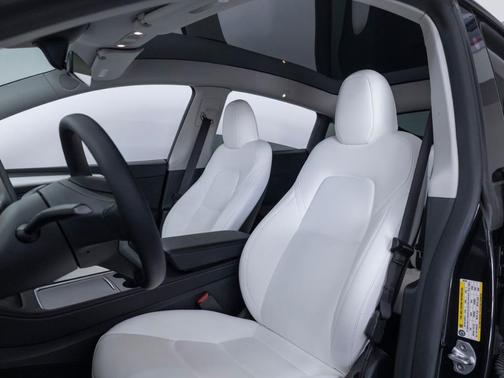 Black 2023 Tesla Model Y Performance