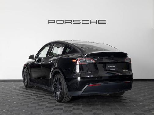 Black 2023 Tesla Model Y Performance