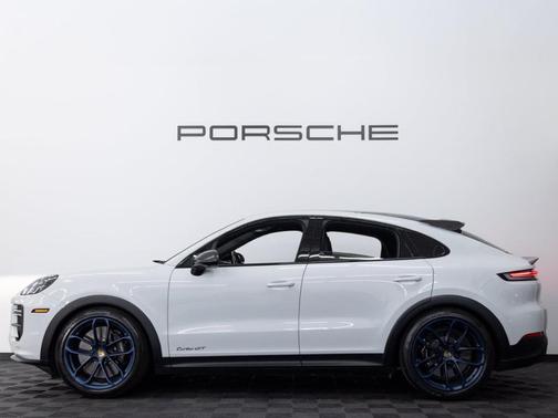 Carrara White Metallic 2024 Porsche Cayenne Turbo GT