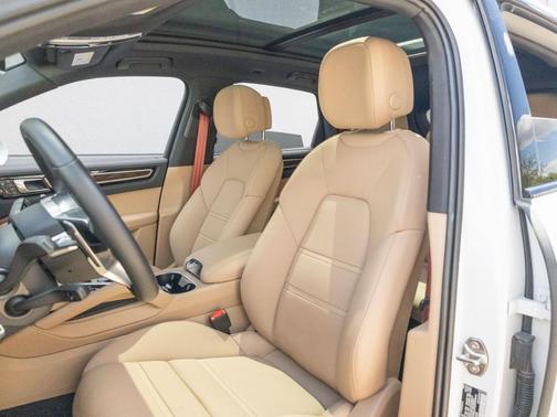 2023 Porsche Cayenne S Platinum Edition