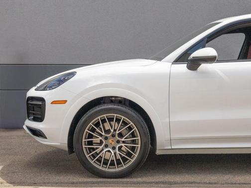 2023 Porsche Cayenne S Platinum Edition