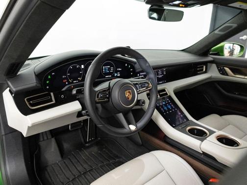 Mamba Green Metallic 2022 Porsche Taycan Turbo S