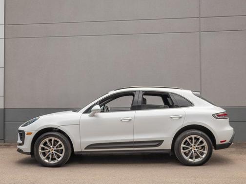 2022 Porsche Macan Base