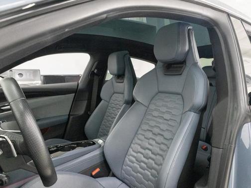 2022 Audi e-tron GT Prestige