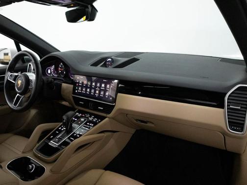 White 2023 Porsche Cayenne Base