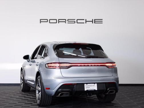 Dolomite Silver Metallic 2024 Porsche Macan Base