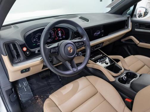 2025 Porsche Cayenne Base