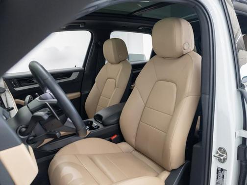 2025 Porsche Cayenne Base