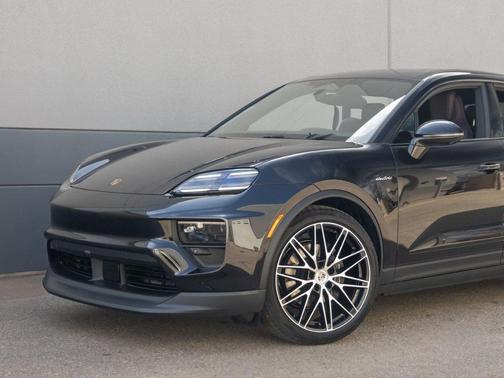 2025 Porsche Macan 4