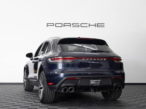 2023 Porsche Macan Base