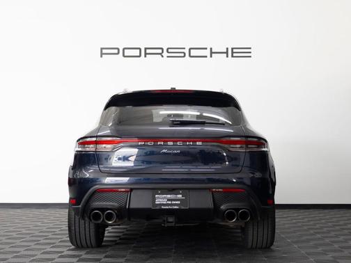 2023 Porsche Macan Base