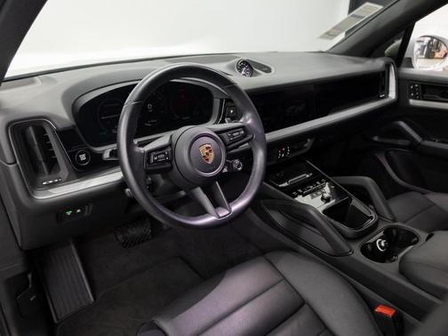 2024 Porsche Cayenne Base