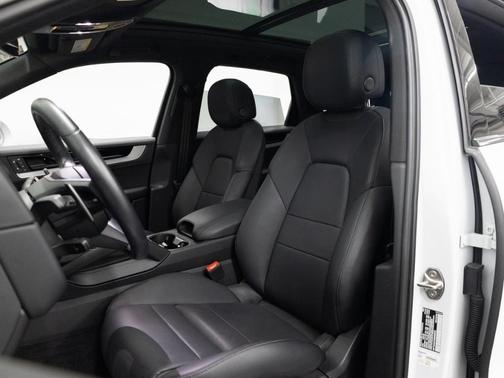 2024 Porsche Cayenne Base