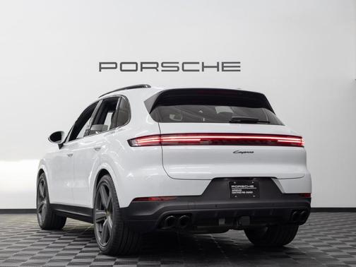 2024 Porsche Cayenne Base