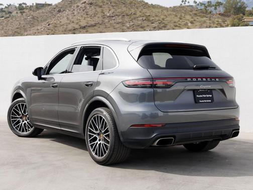 Quartzite Grey Metallic 2023 Porsche Cayenne Base