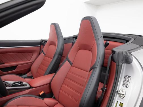 2025 Porsche 911 Carrera