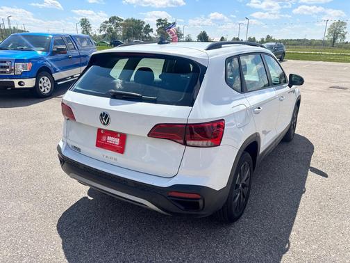 Pure White 2024 Volkswagen Taos 1.5T S