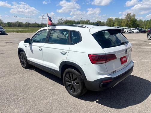 Pure White 2024 Volkswagen Taos 1.5T S
