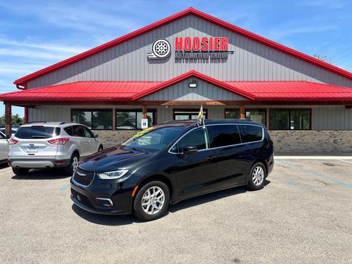 Brilliant Black Crystal Pearlcoat 2022 Chrysler Pacifica Touring L