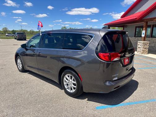 Granite Crystal Metallic Clearcoat 2022 Chrysler Voyager LX