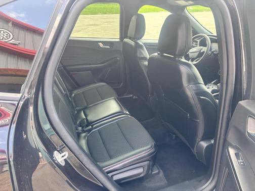 Agate Black Metallic 2025 Ford Escape ST-Line