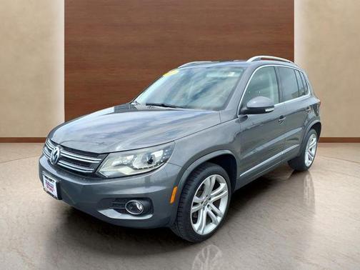 Pepper / Gray 2016 Volkswagen Tiguan SEL