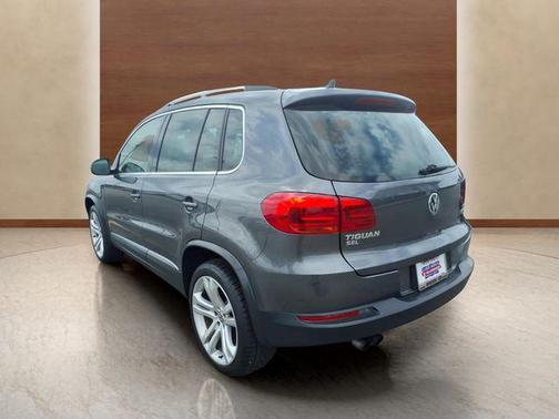 Pepper / Gray 2016 Volkswagen Tiguan SEL