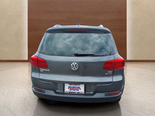 Pepper / Gray 2016 Volkswagen Tiguan SEL