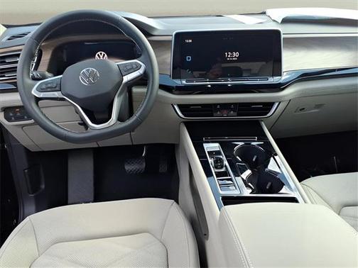 2026 Volkswagen Atlas 2.0T SE w/Technology 4MOTION